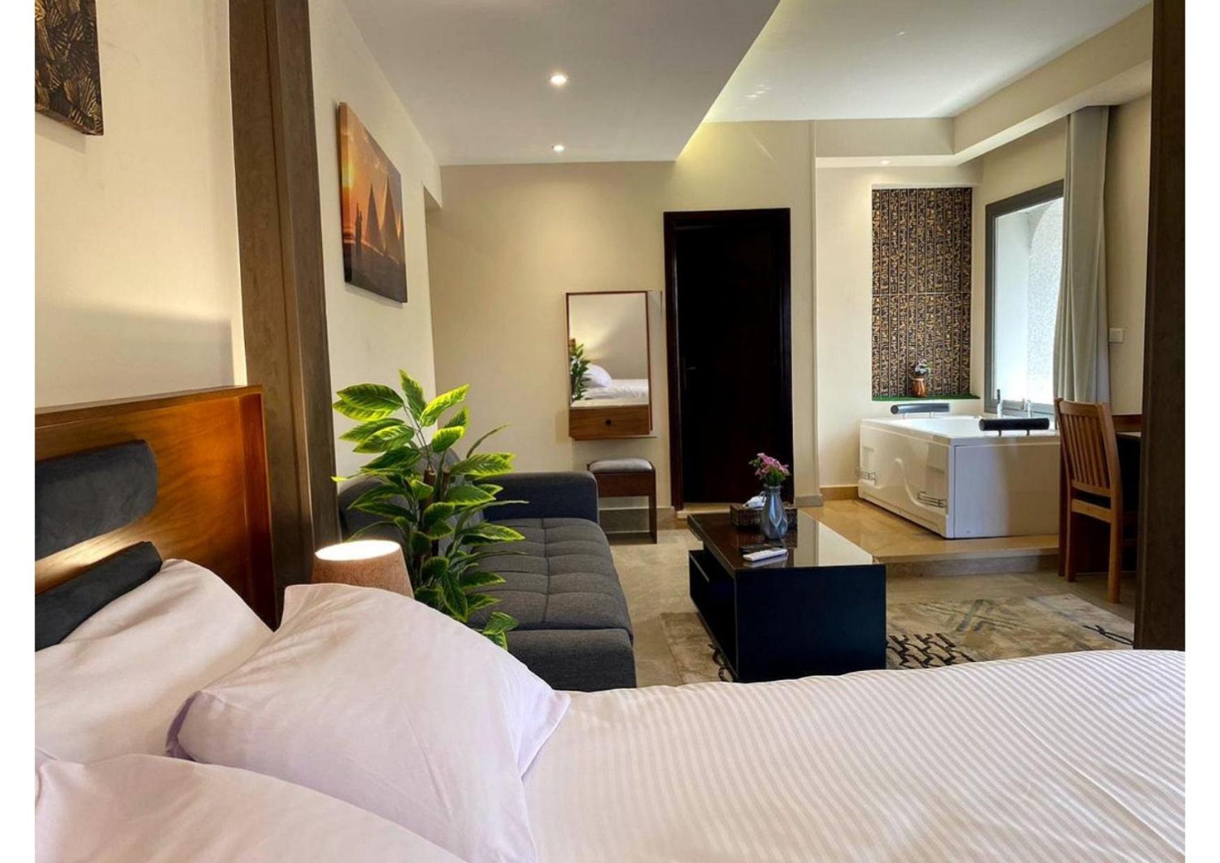 Zahira Pyramids Oasis Hotel 5*